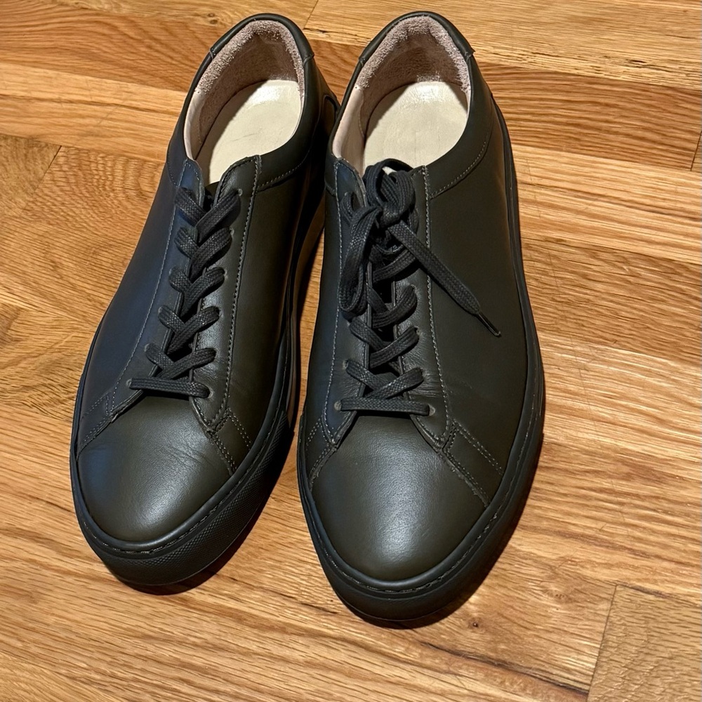 KOIO dark green sneaker size 10